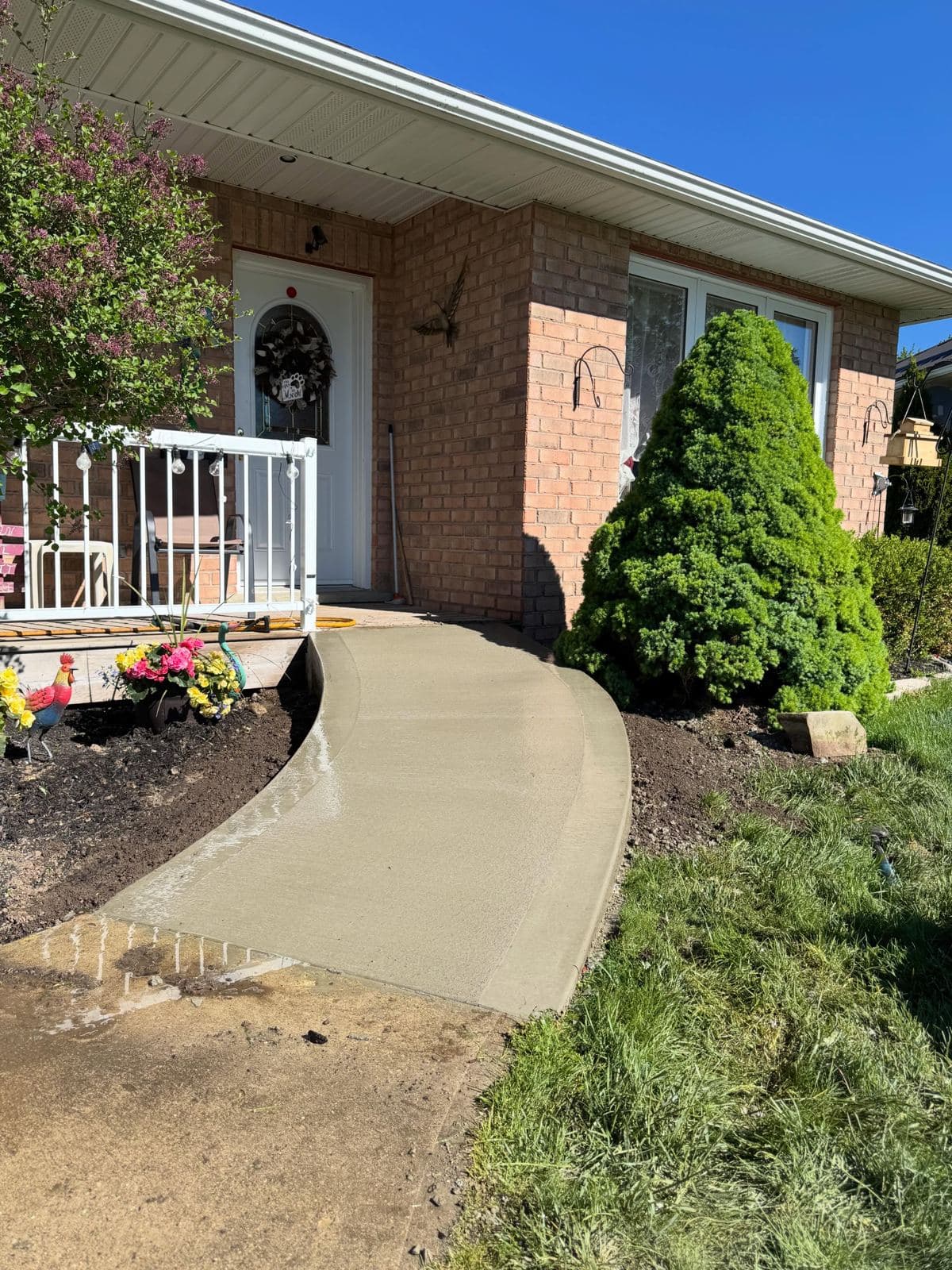 Curved front walkway